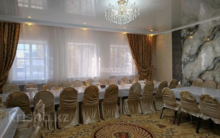 Дом · 4 комнаты · 160 м², мкр Айгуль за 7 500 〒 в Уральске — фото 2