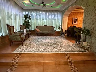 Отдельный дом · 7 комнат · 650 м², Шукшина 5 за 2 млн 〒 в Астане, Алматы р-н