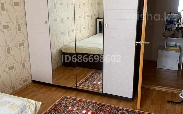 2-бөлмелі пәтер, 50 м², 5/9 қабат ай сайын, мкр 11, Аз Наурыз 24, бағасы: 140 000 〒 в Актобе, мкр 11 — фото 2