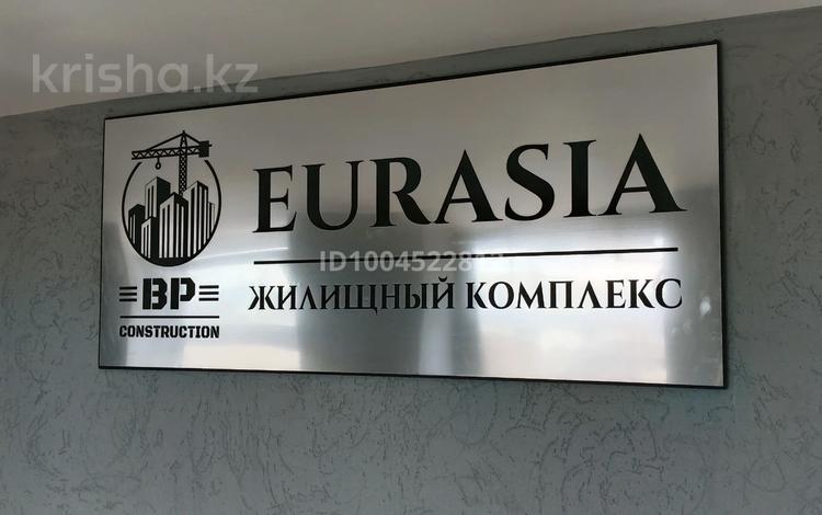 2-бөлмелі пәтер · 60.2 м², мкр Айгуль, Придорожная — Гипермаркет Дина, бағасы: 22 млн ₸ в Уральске — фото 2