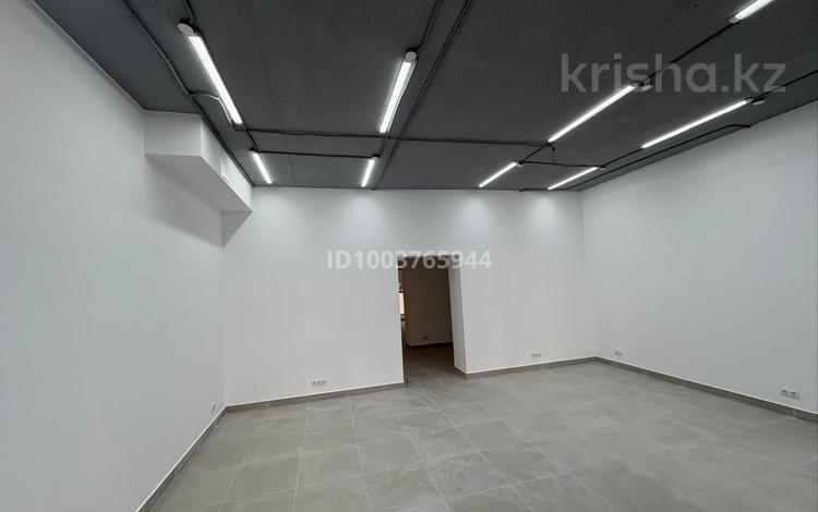 Офисы, магазины и бутики, салоны красоты, медцентры и аптеки, образование, кабинеты и рабочие места, студии · 92 м² за 600 000 〒 в Астане, Сарайшык р-н — фото 3