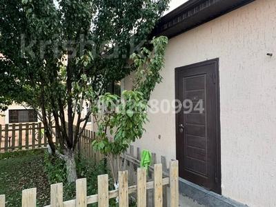 Отдельный дом · 1 комната · 70 м², мкр Рембаза, Қарабұтақ — АНАР ЖАНАР за 150 000 〒 в Атырау