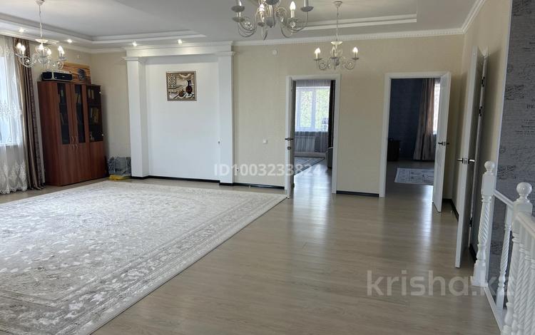 Отдельный дом · 7 комнат · 280 м², мкр Кадыра Мырза-Али — Береке7 за 800 000 〒 в Уральске — фото 2