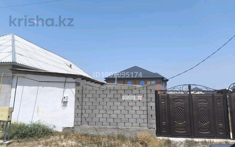 Отдельный дом · 2 комнаты · 40 м² · 10 сот., Жалантос Бахадүр 31 — Оралман жақта,14 мектепке қарама қарсы за 15 млн 〒 в Туркестане — фото 2