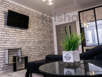 1-комнатная квартира · 40 м² · 12/16 этаж, мкр Строитель, Сырым Датова 32/2 — Остановка Строитель за 13 000 ₸ в Уральске