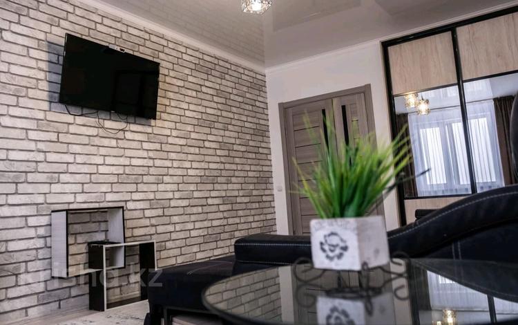 1-комнатная квартира · 40 м² · 12/16 этаж, мкр Строитель, Сырым Датова 32/2 — Остановка Строитель за 13 000 ₸ в Уральске — фото 2