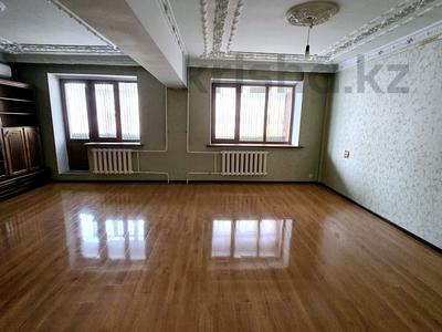 3-бөлмелі пәтер · 98 м² · 3/5 қабат, Абдуллиных 43 — Айтекеби, бағасы: 125 млн ₸ в Алматы, Медеуский р-н