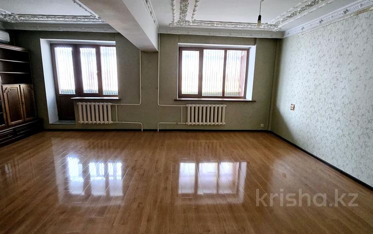 3-бөлмелі пәтер · 98 м² · 3/5 қабат, Абдуллиных 43 — Айтекеби, бағасы: 125 млн ₸ в Алматы, Медеуский р-н — фото 2