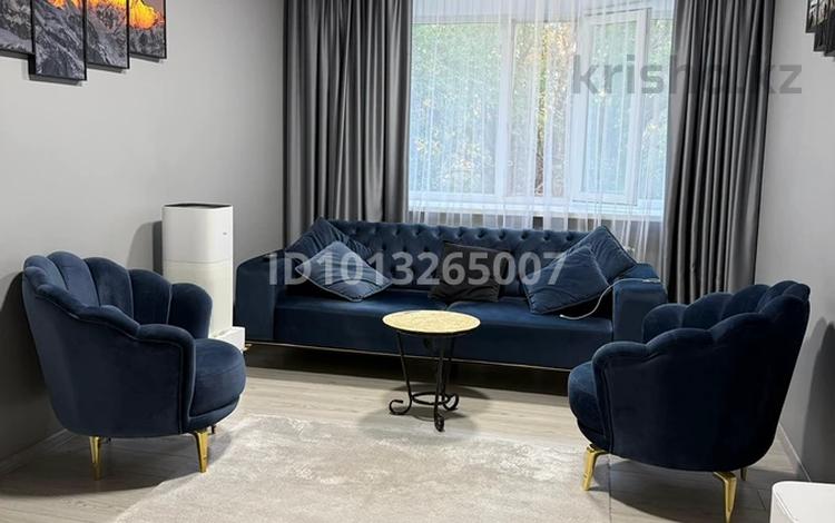 3-комнатная квартира · 58.9 м² · 3/5 этаж, мкр Михайловка , Аманжолова 21 за 29.5 млн ₸ в Караганде, Казыбек би р-н — фото 2
