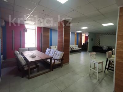 Свободное назначение, офисы, магазины и бутики, склады, общепит, салоны красоты, бани, гостиницы и зоны отдыха, фитнес и спорт, медцентры и аптеки, образование, развлечения, конференц-залы, кабинеты и рабочие места, студии · 255 м² за 892 500 〒 в Атырау, мкр Ак Шагала