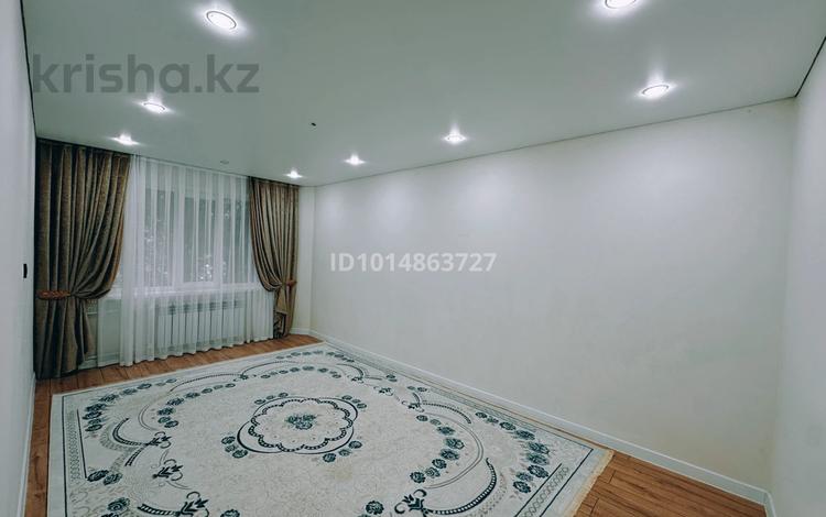 2-комнатная квартира · 60 м² · 2/5 этаж, мкр 8 — Возле минимаркета за 25 млн ₸ в Актобе — фото 2