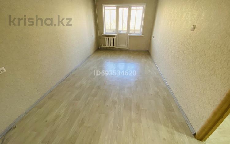 2-комнатная квартира, 44 м², 2/5 этаж, 7 мкр 30 — 7 ой - 9 ый за 10.5 млн 〒 в Темиртау — фото 2