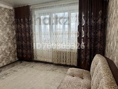 3-комнатная квартира · 64 м² · 5/6 этаж, Камзина 24 за 100 000 〒 в Аксу