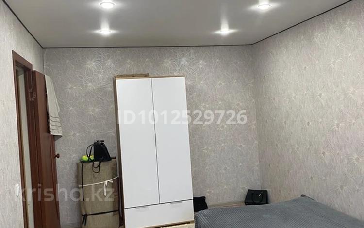 1-комнатная квартира · 36 м² · 6/9 этаж, мкр 8 288 — Остановка 8 мкр за 140 000 ₸ в Актобе — фото 2