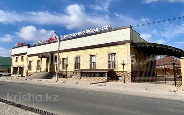 Еркін, кеңселер, дүкендер мен бутиктер, қоймалар, қоғамдық тамақтану орны, ауыл шаруашылығы, монша, қонақ үй және демалыс орындары, медорталықтар мен дәріханалар, білім орталықтары, ойын-сауық · 1360 м², бағасы: 330 млн ₸ в Шымкенте, Абайский р-н — фото 2