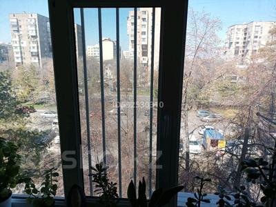 3-комнатная квартира, 65 м², 4/5 этаж, мкр Аксай-3 1 за 35 млн 〒 в Алматы, Ауэзовский р-н