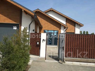 Жеке үй · 4 бөлме · 220 м² · 12 жүзд., Дауылпаз 10 — Молдагулова, бағасы: 130 млн ₸ в Актобе, жилой массив Юго-Запад-1