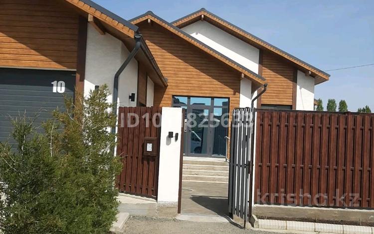 Жеке үй · 4 бөлме · 220 м² · 12 жүзд., Дауылпаз 10 — Молдагулова, бағасы: 130 млн ₸ в Актобе, жилой массив Юго-Запад-1 — фото 2