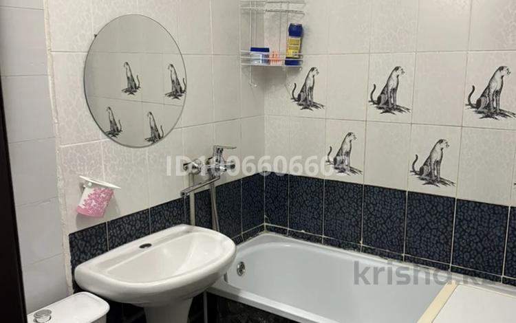 2-комнатная квартира · 42 м² · 5/5 этаж, 35-ый квартал 24 — над магазином Гастроном за 15 млн ₸ в Семее — фото 2