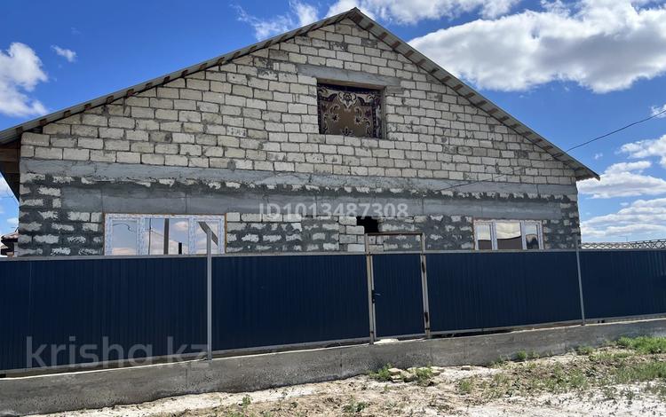 Часть дома · 4 комнаты · 200 м² · 5 сот., мкр Байтак, 3 1 — После спуска АНПЗ мост с левый стороны за 20 млн ₸ в Атырау, мкр	Байтак — фото 2