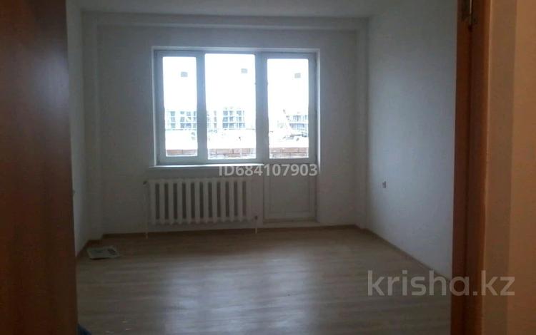 3-комнатная квартира, 80 м², 2/9 этаж, 10 мкр за 26 млн 〒 в Аксае — фото 2