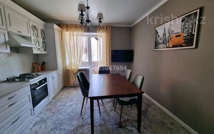 3-бөлмелі пәтер · 93 м² · 2/9 қабат, Абубакира Кердери (Сурова) 120, бағасы: 42 млн ₸ в Уральске — фото 16