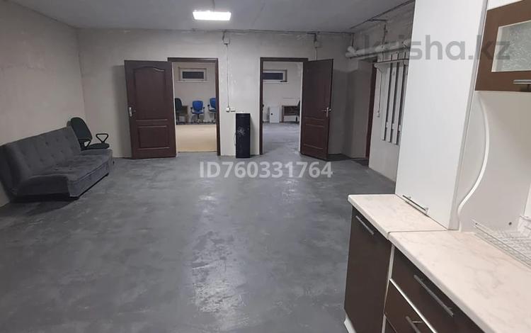 Свободное назначение, кабинеты и рабочие места · 50 м² за 100 000 ₸ в Уральске, мкр Кадыра Мырза-Али — фото 23