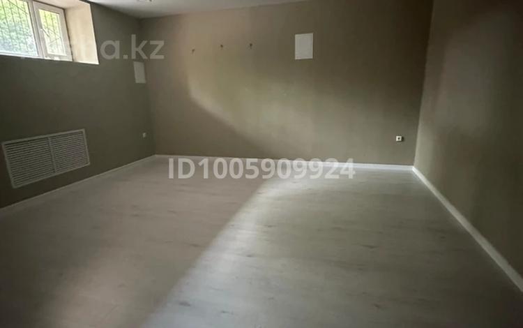 Свободное назначение, офисы, фитнес и спорт, образование, развлечения, кабинеты и рабочие места, студии · 28.2 м² за 150 000 〒 в Костанае — фото 2