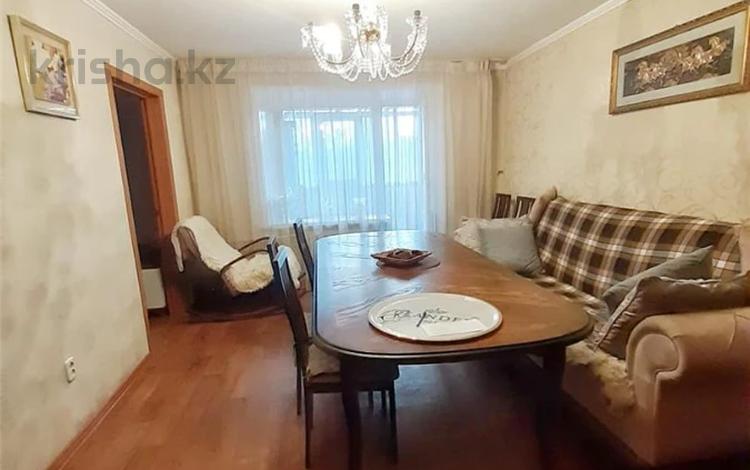 3-бөлмелі пәтер, 60 м², 2/5 қабат, мкр Михайловка , Касыма Аманжолова 71, бағасы: 28 млн 〒 в Караганде, Казыбек би р-н — фото 2