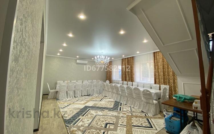 Дом · 6 комнат · 350 м², Самал 22/4 за 60 000 〒 в Уральске — фото 2
