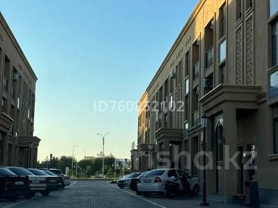 2-комнатная квартира · 60 м² · 1/3 этаж, Батырбекова 4/3 — Саттарханов за 15 000 〒 в Туркестане