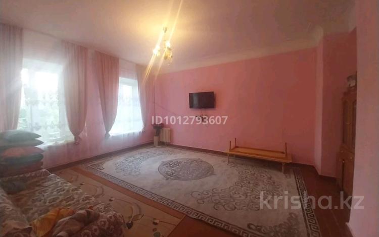 4-бөлмелі пәтер · 95 м² · 3/3 қабат, назарбаева 216 — назарбаева абая, бағасы: 25 млн ₸ в Уральске — фото 2