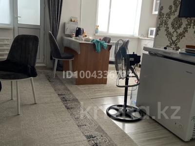 2-бөлмелі пәтер · 44.5 м² · 5/5 қабат, Обменяю 2- ком квартиру на 5- этаже, ремонт есть , ухоженная , на 3- комнатную в центре с доплатой, ниже этажом, 1-5 не предлагать 24 — 2- комнат находится на Гарвшкерлер, бағасы: 12 млн ₸ в Жезказгане