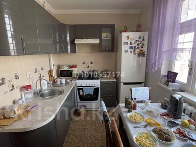 3-бөлмелі пәтер · 69.3 м² · 8/9 қабат, 5 микрорайон 21 — Супермаркет Пешеход, бағасы: 24.9 млн ₸ в Аксае