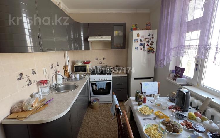 3-бөлмелі пәтер · 69.3 м² · 8/9 қабат, 5 микрорайон 21 — Супермаркет Пешеход, бағасы: 24.9 млн ₸ в Аксае — фото 2