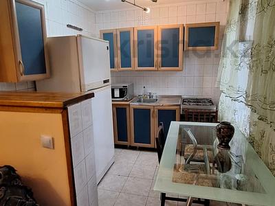 Пәтерлер в Алматы: 3-бөлмелі пәтер · 56 м² · ай сайын, Шевченко 48, бағасы: 300 000 〒 3-бөлмелі пәтер · 56 м² · ай сайын, Шевченко 48, бағасы: 300 000 〒 в Алматы, Медеуский р-н