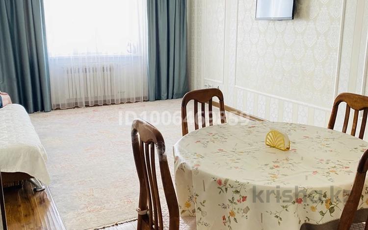 2-комнатная квартира · 71 м² · 17/17 этаж, Богенбай 56 за 280 000 ₸ в Астане, р-н Байконур — фото 2