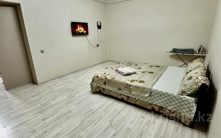 1-комнатная квартира · 58 м² · 2/9 этаж, мкр. Зачаганск пгт, Монкеулы 105 — Жекпе-Жек,Алтындар,СХИ,Көктем торг.дом,Арбат за 11 000 ₸ в Уральске — фото 2