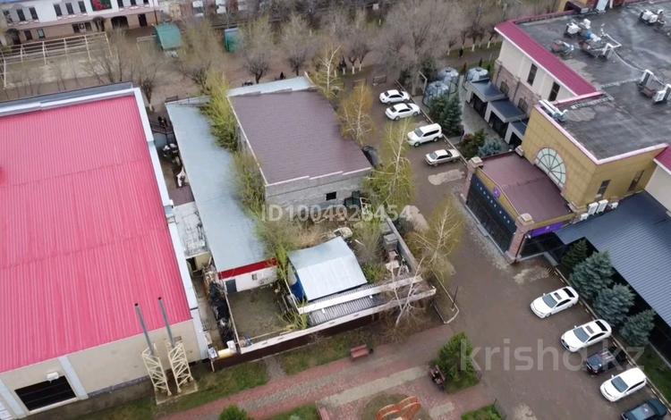 Еркін, кеңселер, дүкендер мен бутиктер, қоғамдық тамақтану орны, сұлулық салондары, монша, қонақ үй және демалыс орындары, медорталықтар мен дәріханалар, білім орталықтары, ойын-сауық · 284 м², бағасы: 109 млн ₸ в Уральске, мкр Школьник — фото 10