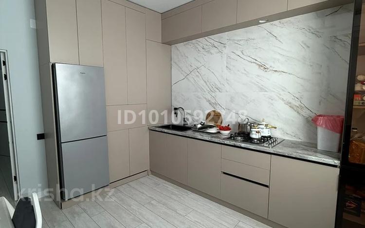 2-комнатная квартира · 72 м² · 9/9 этаж, мкр Нурсая, Абулхайыр хана 51а — На против НАО. ЦОН за 300 000 ₸ в Атырау — фото 2