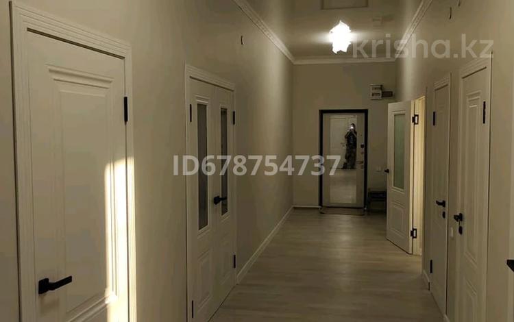 Отдельный дом • 5 комнат • 150 м² • 10 сот., Ердена 8 за 42 млн 〒 в Сатпаев — фото 2