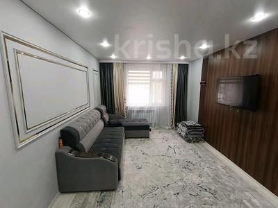 2-комнатная квартира · 54 м² · 1/5 этаж, 15 мкр 1025 за 16.8 млн ₸ в Таразе