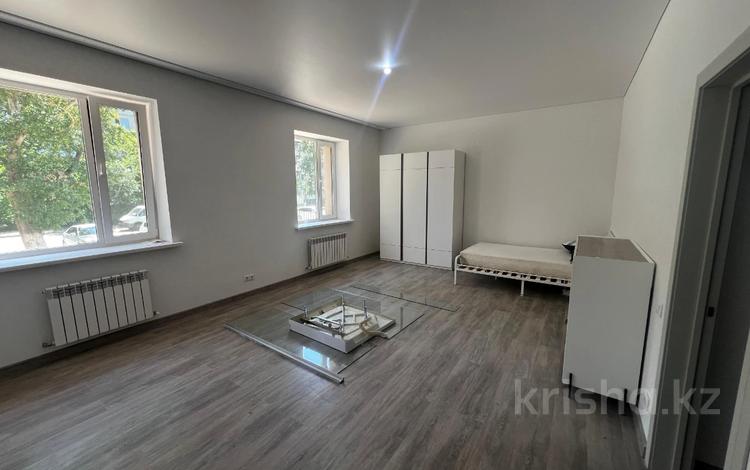 1-бөлмелі пәтер · 60 м² · 1/9 қабат, Юго-Восток ш/а., Шахтёров, бағасы: 27 млн ₸ в Караганде, Казыбек би р-н — фото 2