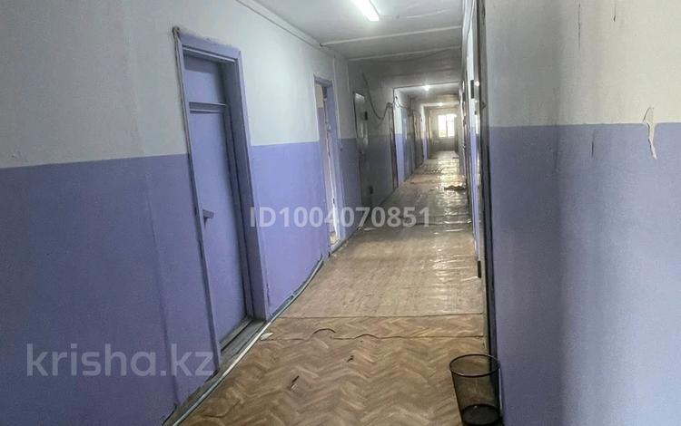 1-бөлмелі пәтер · 14 м² · 5/5 қабат, 2 ш/а., Ағ жұбановтар 257 — Аққағаз Досжанова көшесінің қиылысы, бағасы: 3.5 млн ₸ в Актобе, мкр 8 — фото 8