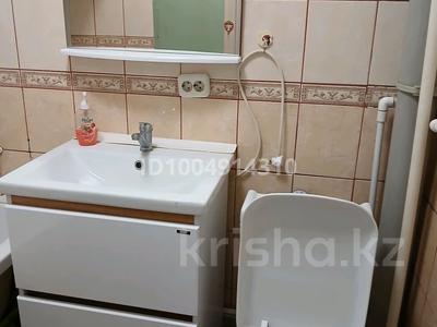 2-комнатная квартира · 46 м² · 3/5 этаж, Майкудук, Майкудук, 15й микрорайон 22 за 10.5 млн ₸ в Караганде, Алихана Бокейханова р-н