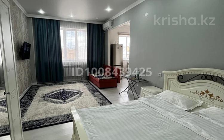 1-комнатная квартира · 54 м² · 3/7 этаж, 17-й мкр 51 за 12 000 ₸ в Актау — фото 2