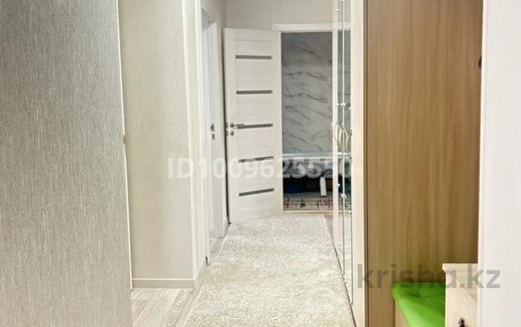 2-комнатная квартира · 56 м² · 3/3 этаж, мкр 41-й разъезд, Мкр 41-й разъезд 81 — Курсантское шоссе за 18 млн ₸ в Актобе — фото 2