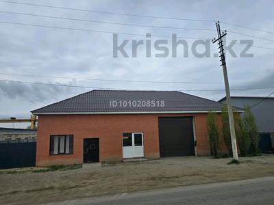 Офисы, склады · 300 м² за 400 000 ₸ в Актобе, мкр Шанхай