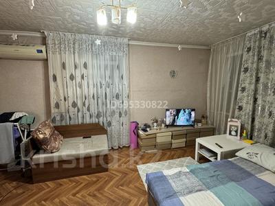 1-комнатная квартира · 30.5 м² · 5/5 этаж, Нуркена Абдирова 54 за 12.5 млн ₸ в Караганде, Казыбек би р-н