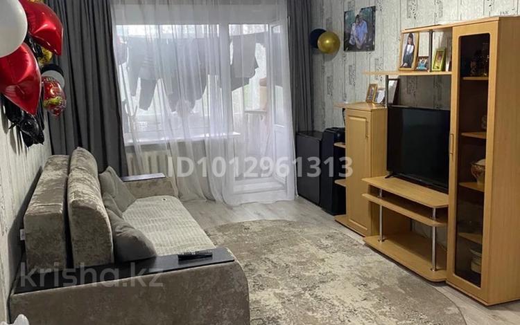 4-бөлмелі пәтер · 74 м² · 3/5 қабат, 2 2 — Центр города, бағасы: 17 млн ₸ в Лисаковске — фото 2